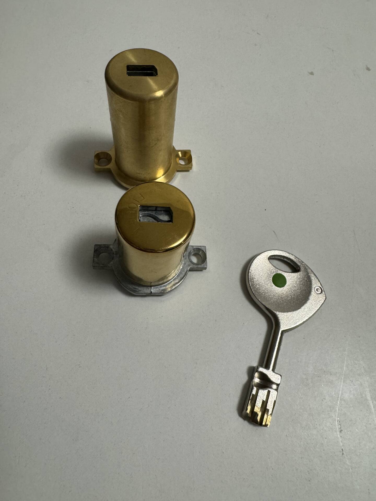 Another example of a Fichet 787 family cylinder