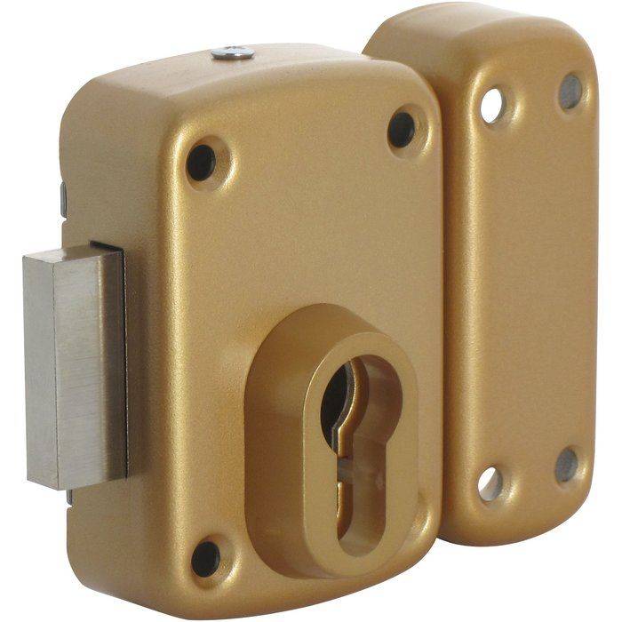 Verrou à cylindre <span class="source">(<a href="https://www.cazabox.com/verrou-a-cylindre-bronze-or-arnov-iseo" target="_blank">source</a>)</span>