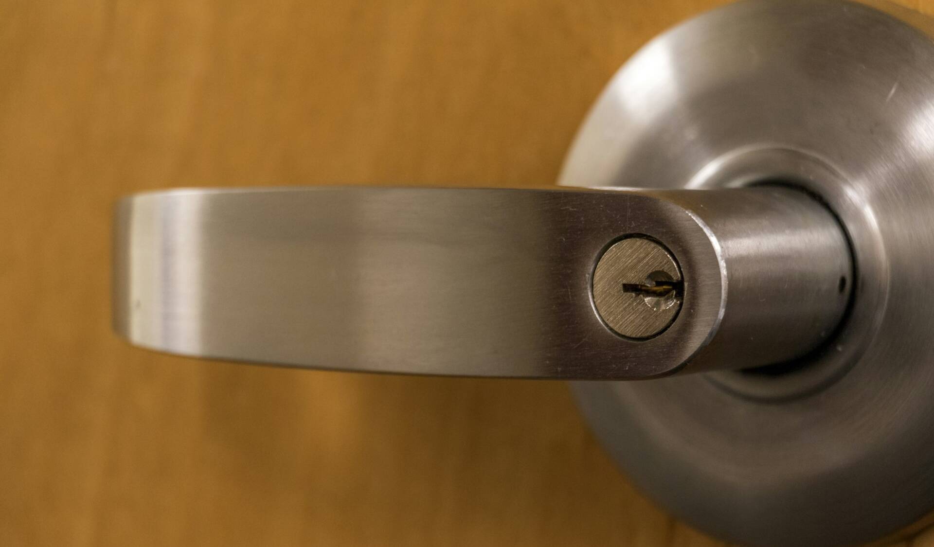Door knob, wooden door