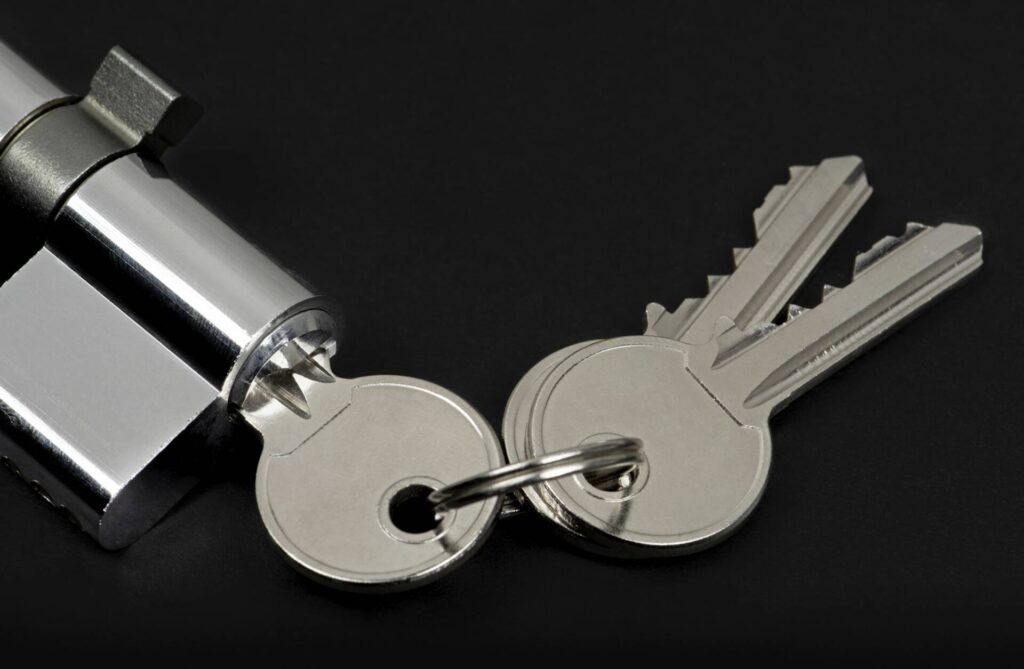 Cylinder and lock key