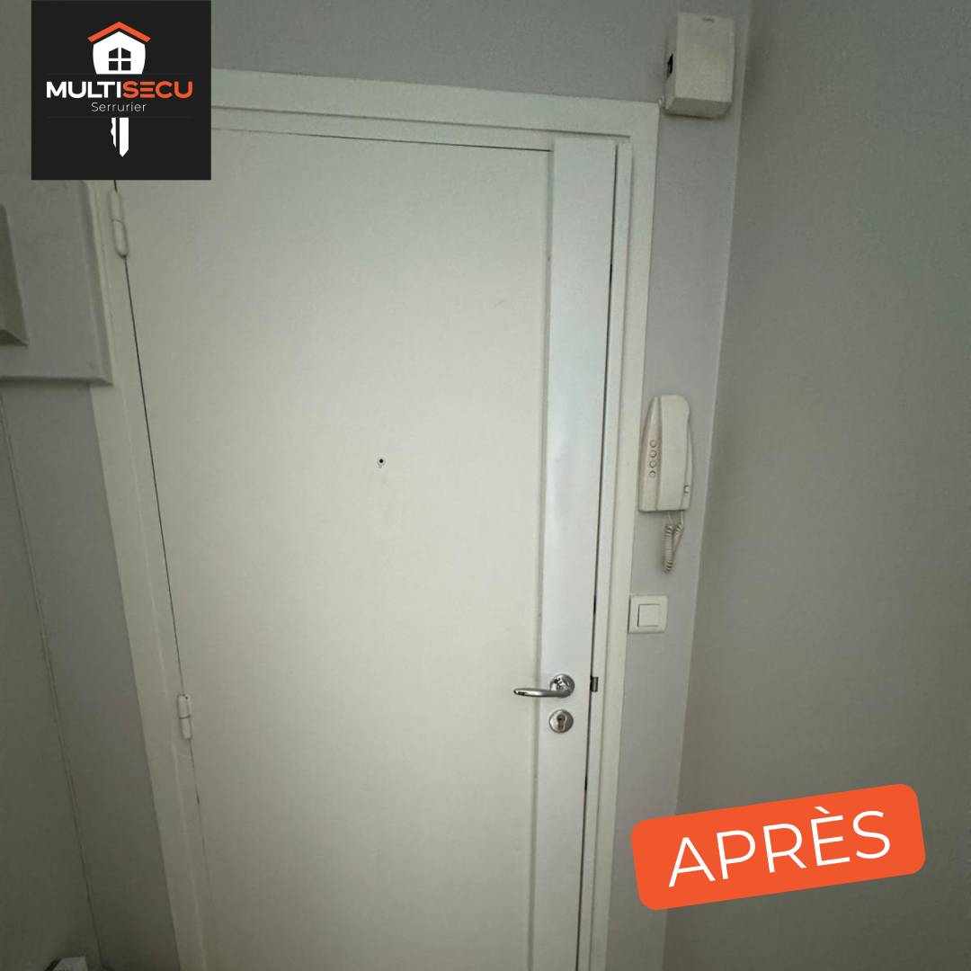Full-length covered multipoint lock Picard installed on a door
