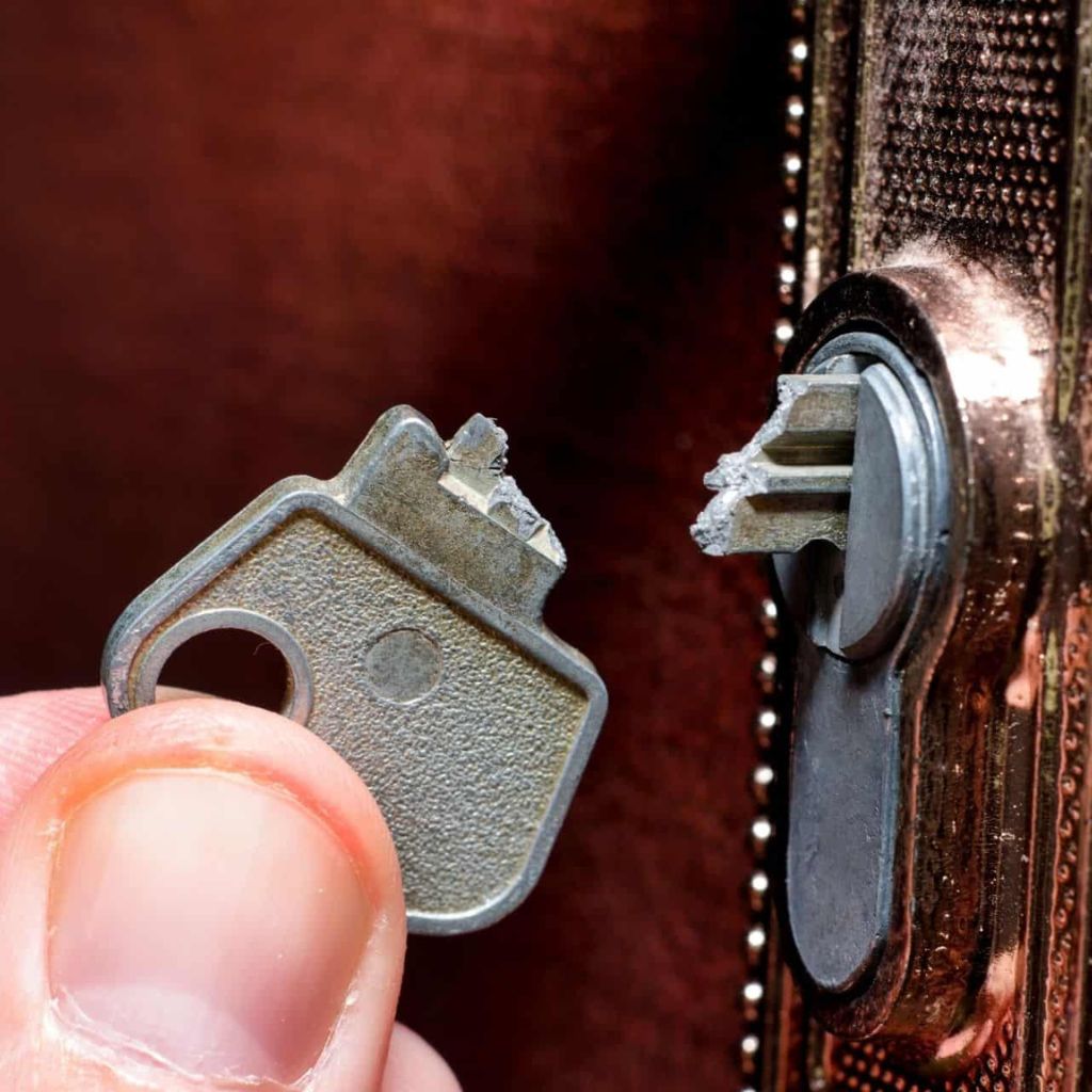 Clé cassée dans la serrure à 23h que faire et qui appeler à Annecy ?