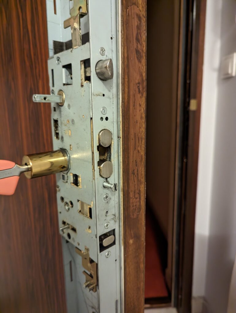 Multipoint lock with the mechanism exposed